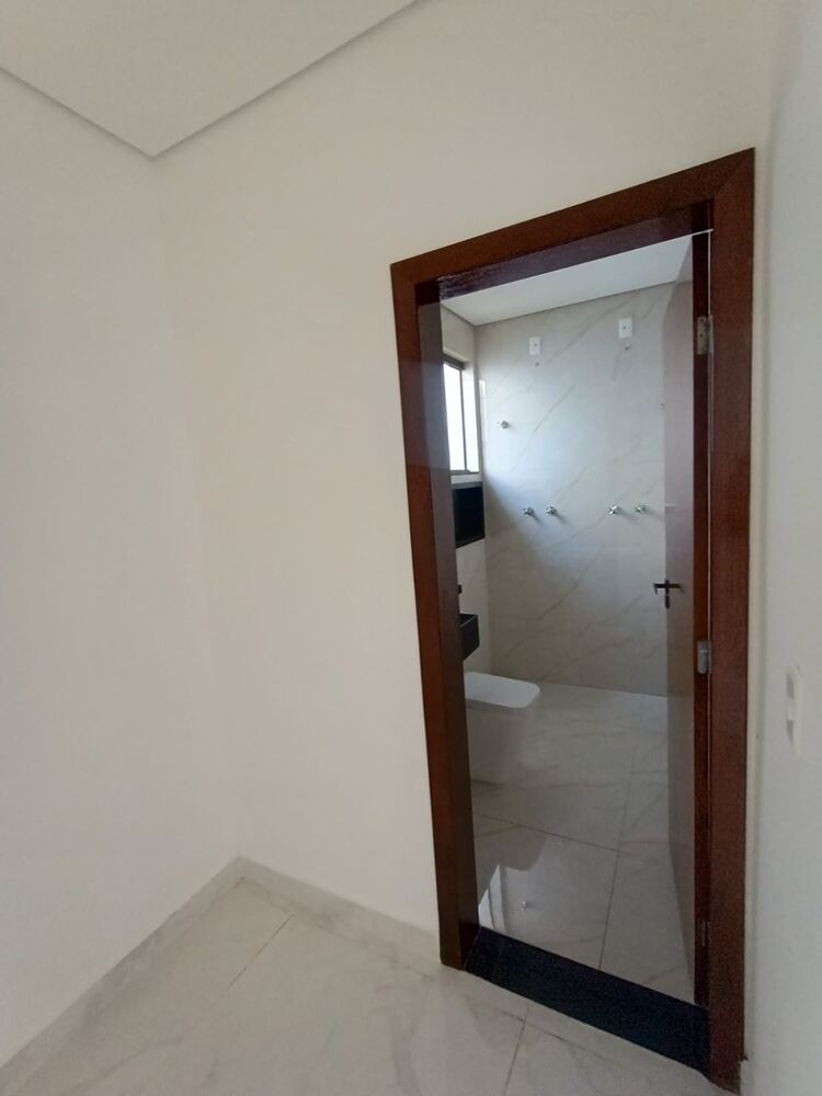 Casa à venda com 3 quartos, 230m² - Foto 3