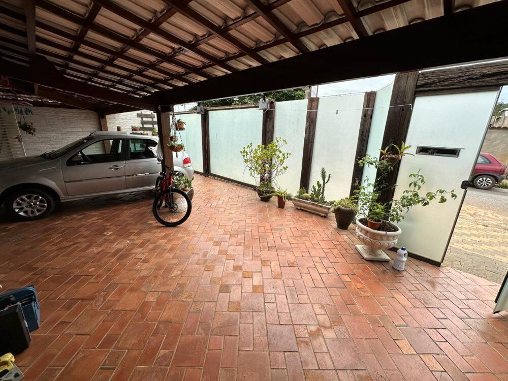 Casa à venda com 3 quartos, 250m² - Foto 2