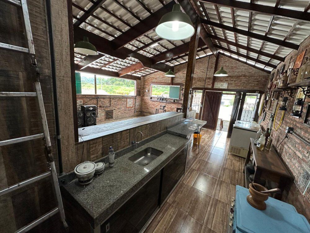 Casa à venda com 3 quartos, 250m² - Foto 4