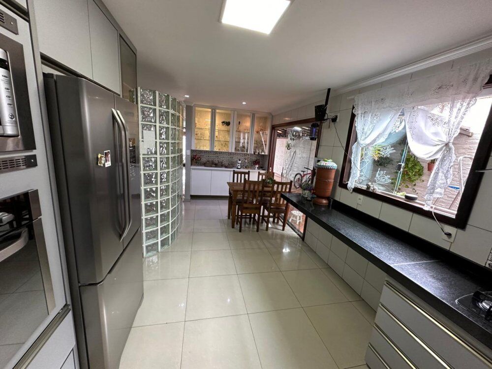 Casa à venda com 3 quartos, 250m² - Foto 8