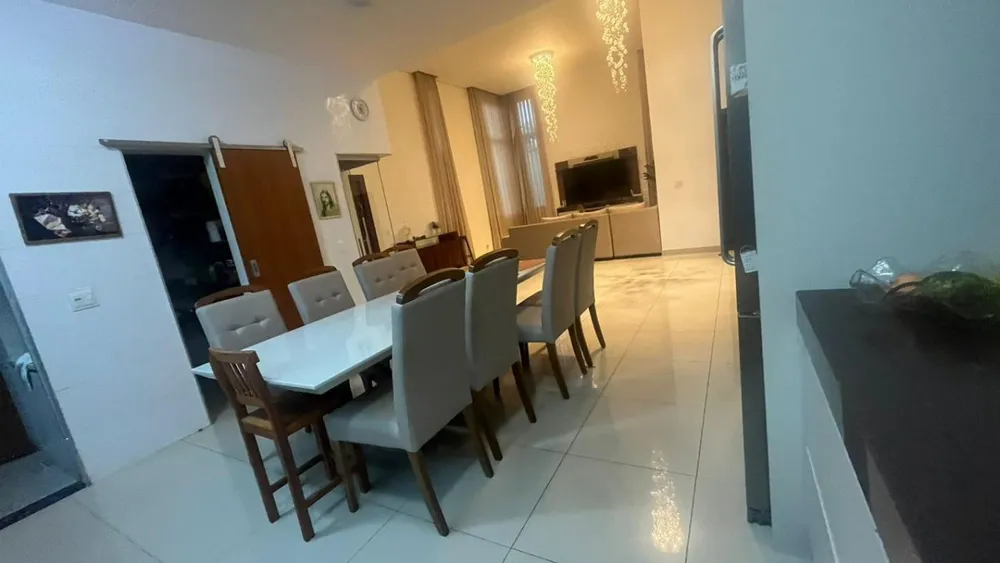 Casa, 4 quartos, 270 m² - Foto 2