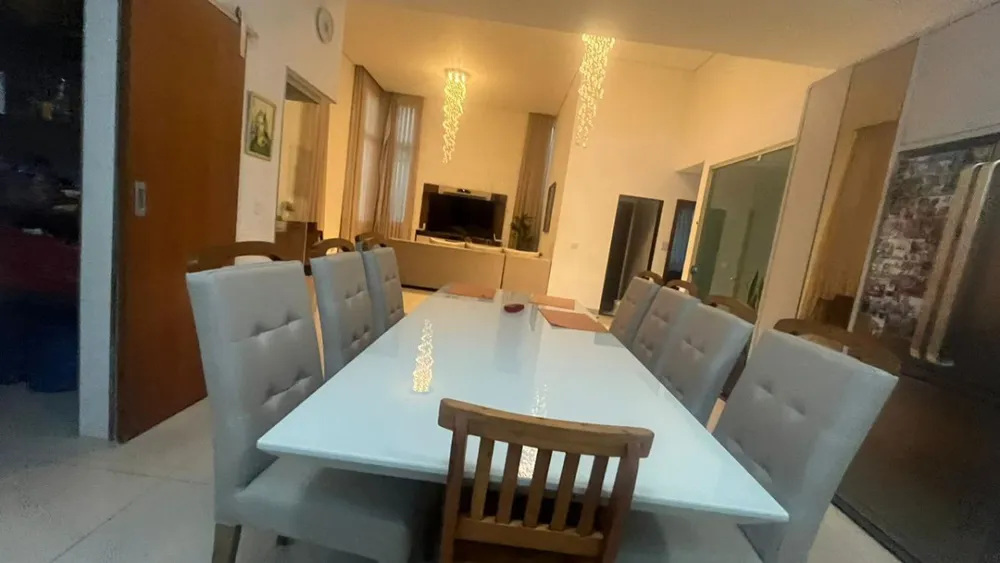 Casa, 4 quartos, 270 m² - Foto 1