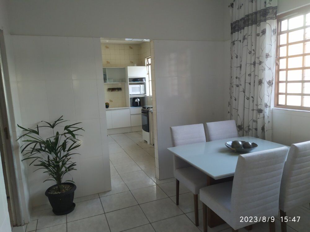 Casa à venda com 3 quartos, 360m² - Foto 1