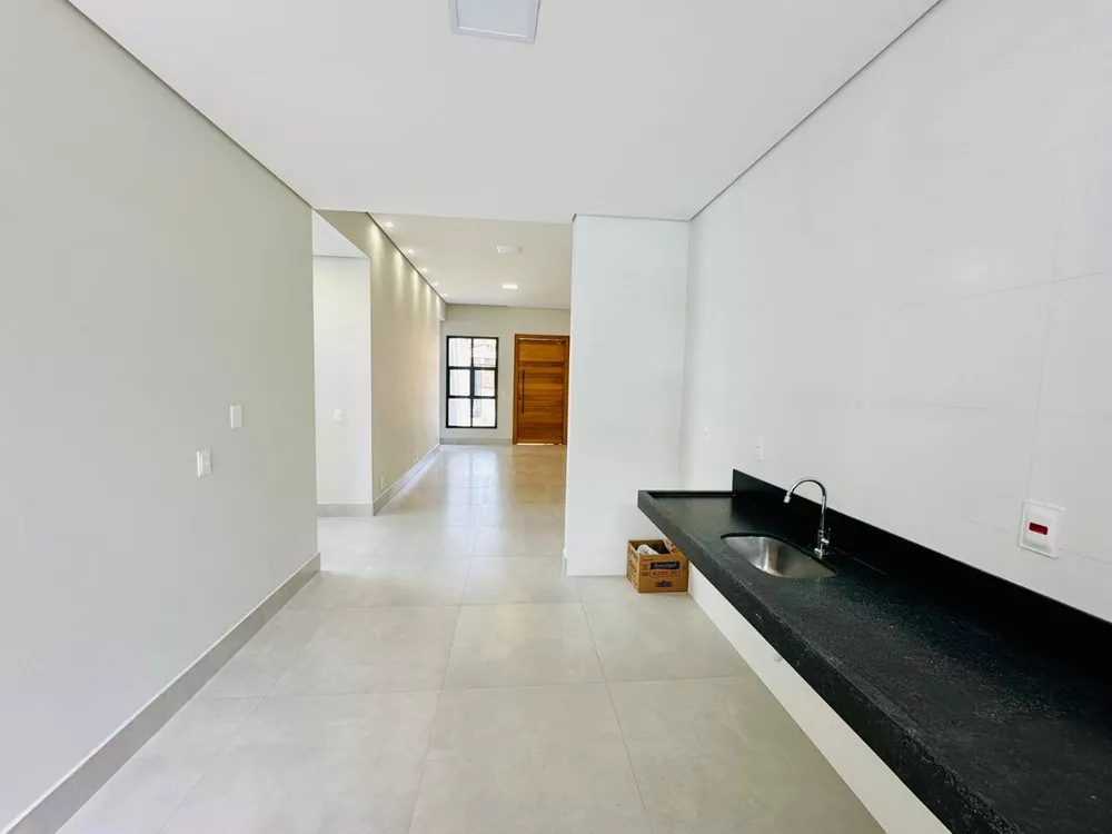 Casa à venda com 3 quartos, 100m² - Foto 4