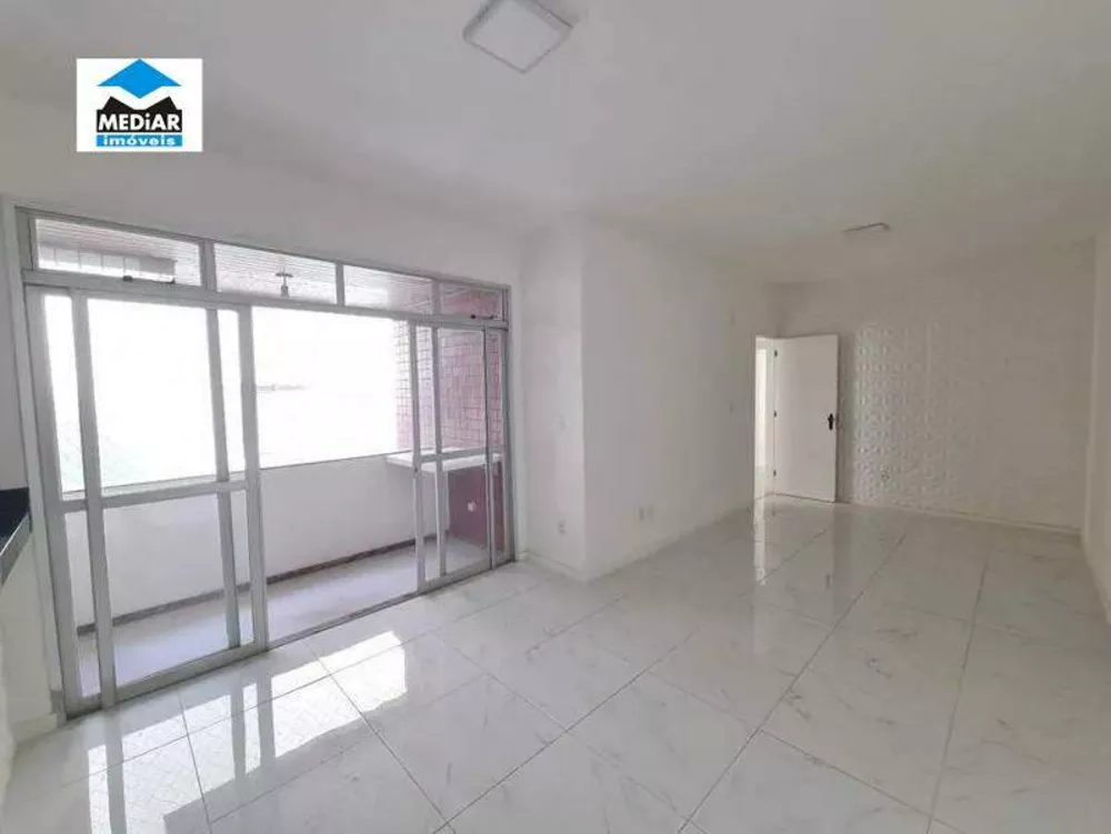 Apartamento à venda com 3 quartos, 110m² - Foto 2