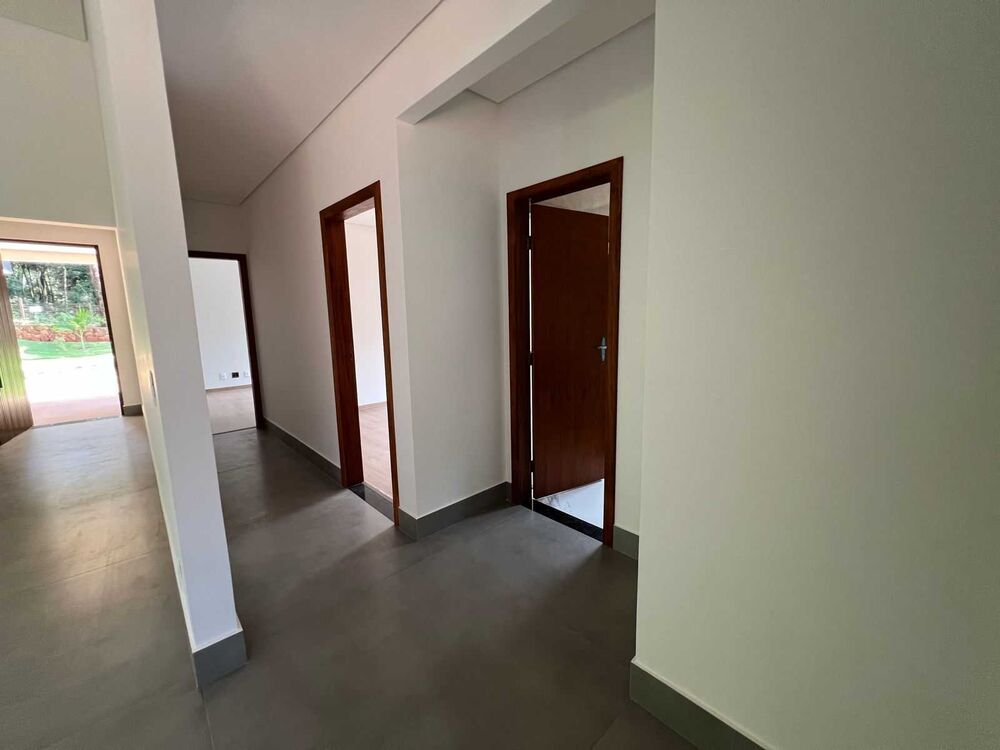 Casa de Condomínio à venda com 3 quartos, 250m² - Foto 4