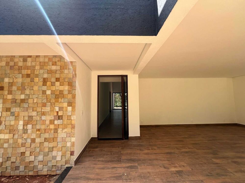 Casa de Condomínio à venda com 3 quartos, 250m² - Foto 2