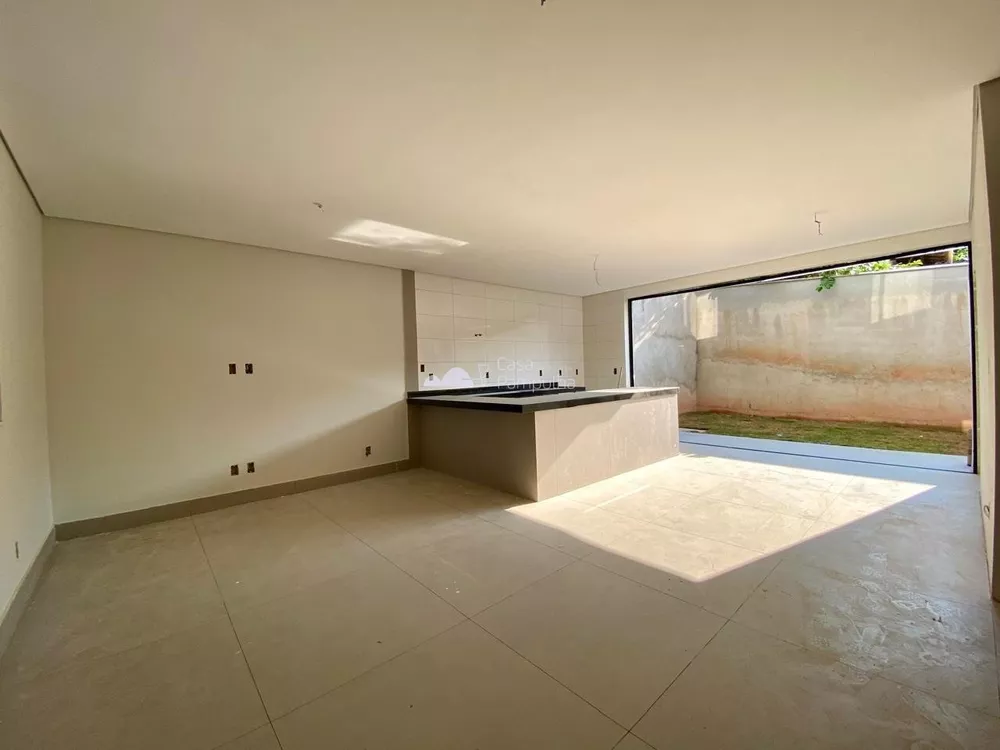 Casa à venda com 3 quartos, 140m² - Foto 1