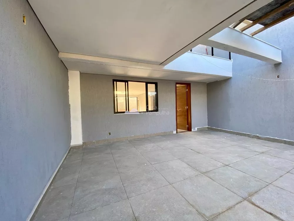 Casa à venda com 3 quartos, 140m² - Foto 2