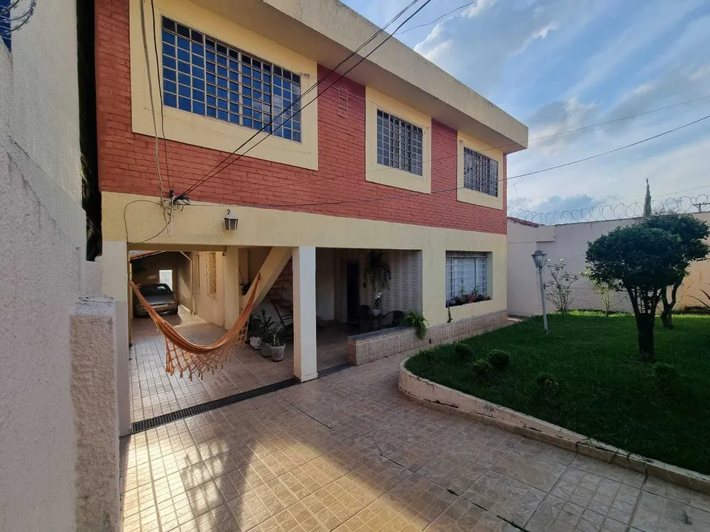 Casa, 5 quartos, 240 m² - Foto 1