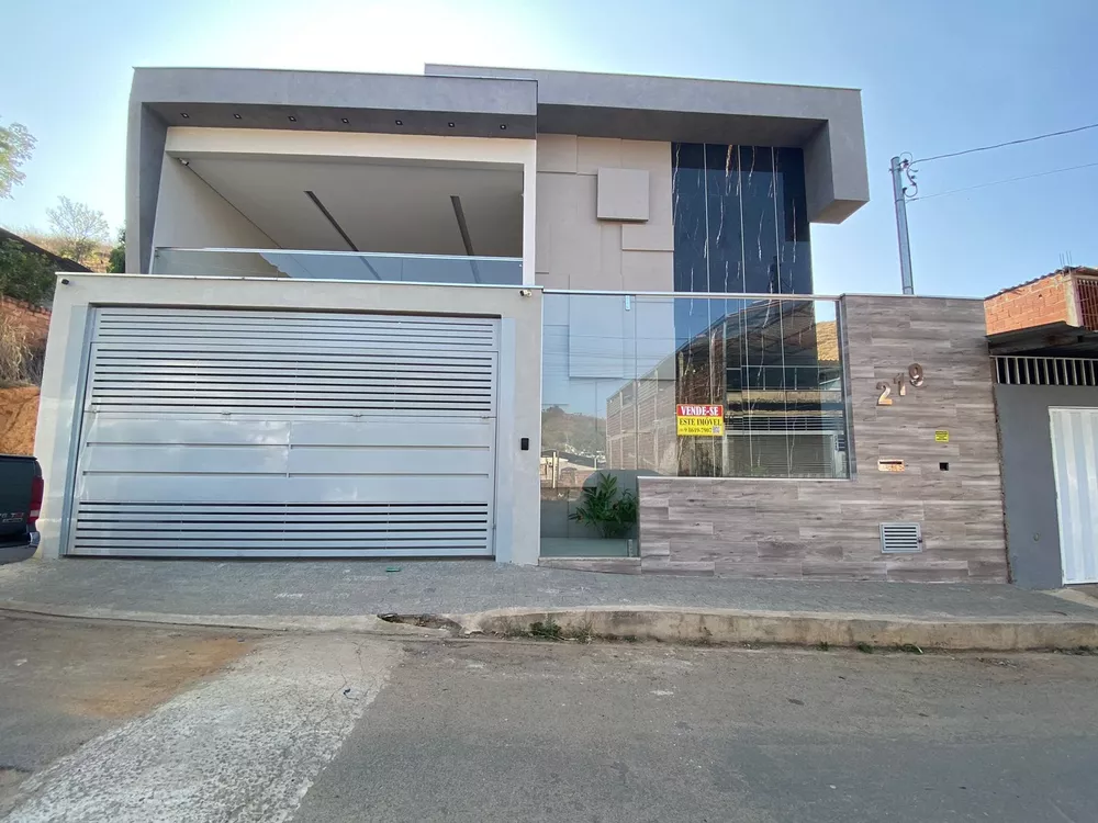 Casa à venda com 3 quartos, 320m² - Foto 1