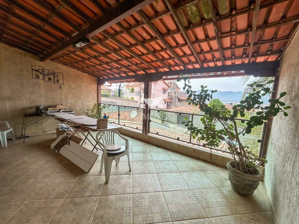 Casa à venda com 3 quartos, 261m² - Foto 3