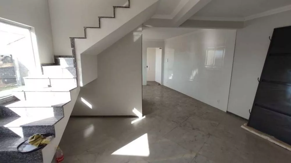 Casa à venda com 3 quartos, 72m² - Foto 1