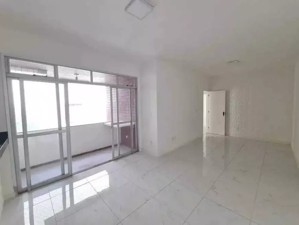 Apartamento à venda com 3 quartos, 110m² - Foto 2