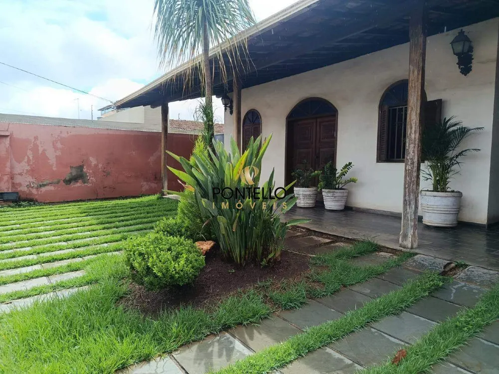 Casa, 3 quartos, 224 m² - Foto 1
