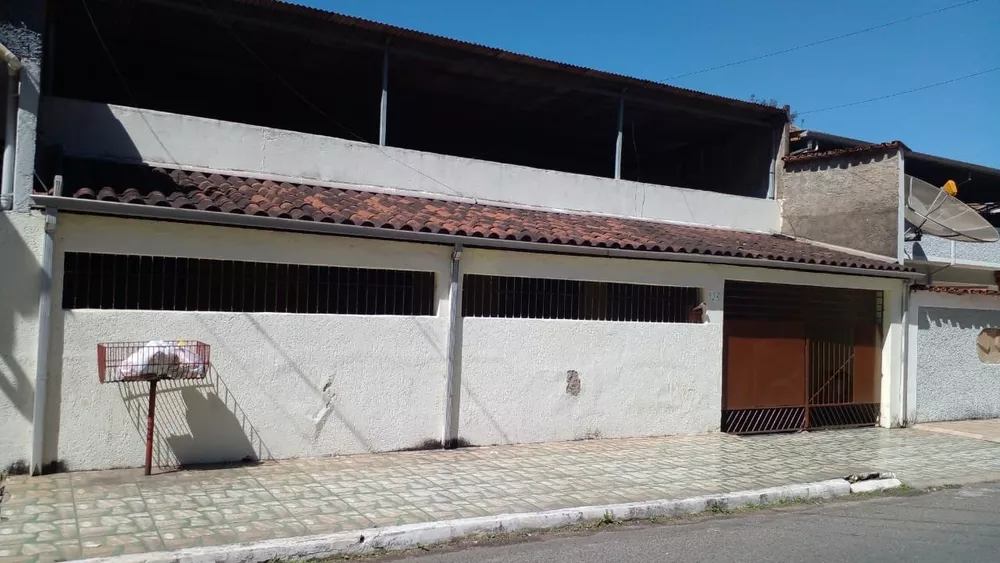 Casa à venda com 4 quartos, 180m² - Foto 1