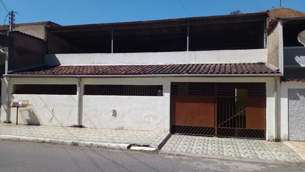 Casa à venda com 4 quartos, 180m² - Foto 2