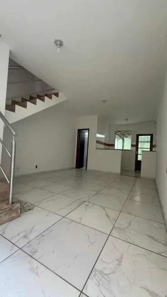 Casa à venda com 2 quartos, 64m² - Foto 2