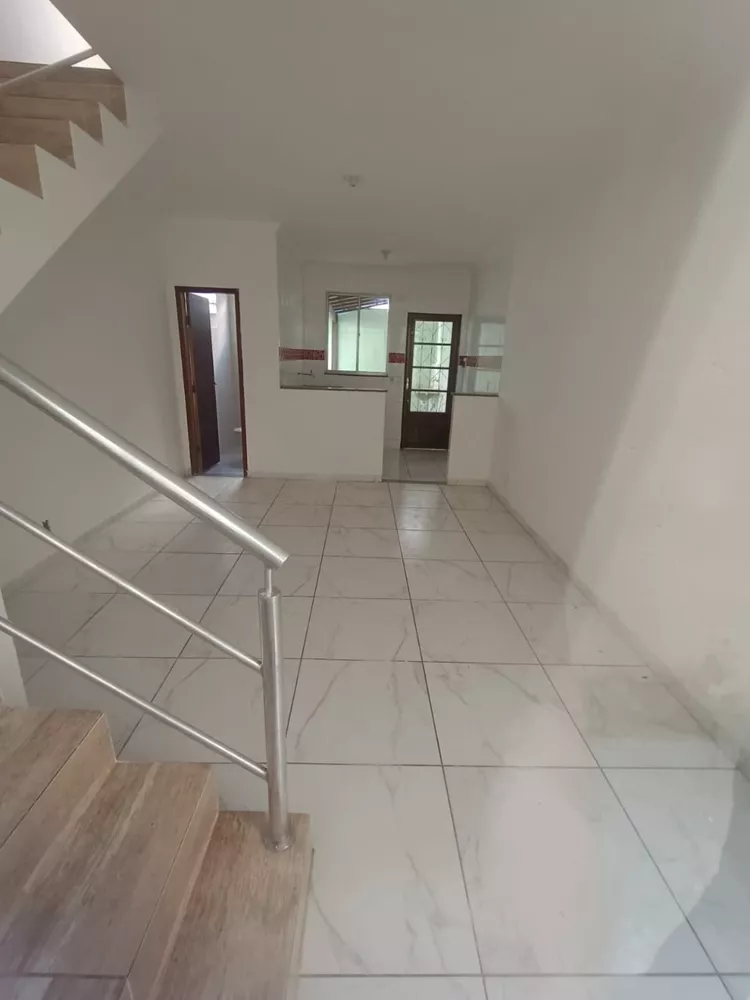 Casa à venda com 2 quartos, 64m² - Foto 3