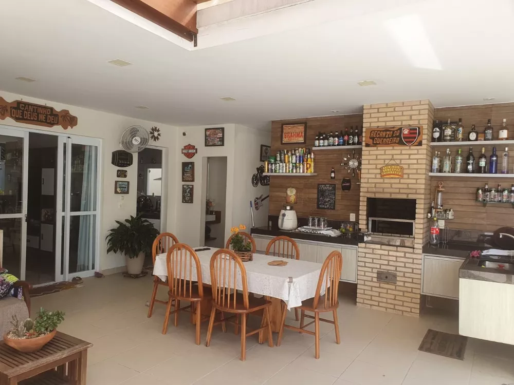 Casa à venda com 3 quartos, 240m² - Foto 3