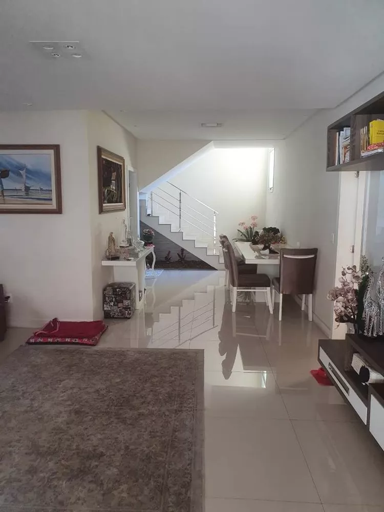 Casa à venda com 3 quartos, 240m² - Foto 6