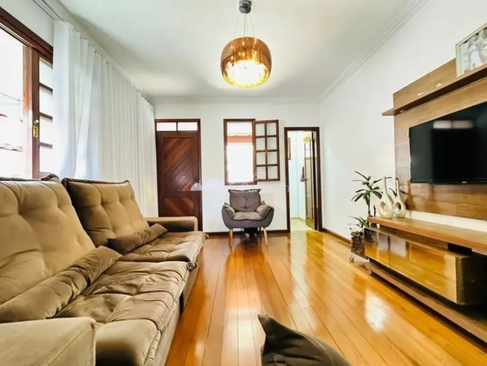 Casa à venda com 3 quartos, 180m² - Foto 4