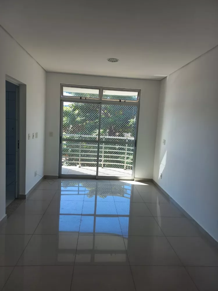 Apartamento à venda com 3 quartos, 85m² - Foto 2