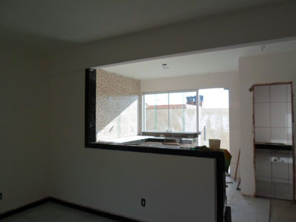 Casa à venda com 3 quartos, 85m² - Foto 1