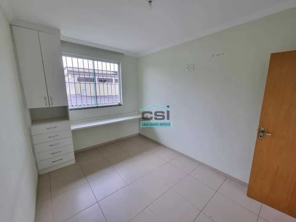 Casa à venda com 2 quartos, 62m² - Foto 4