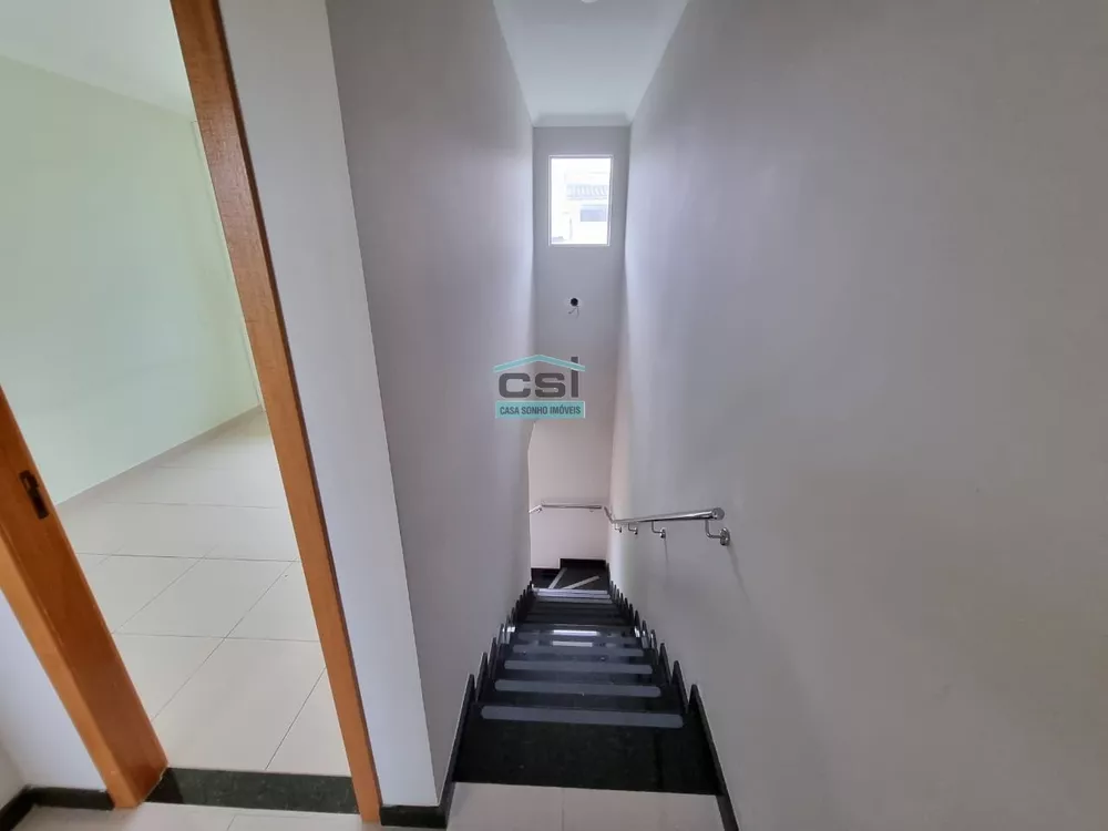 Casa à venda com 2 quartos, 62m² - Foto 2