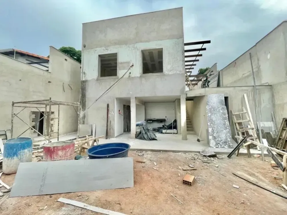 Casa, 3 quartos, 245 m² - Foto 1