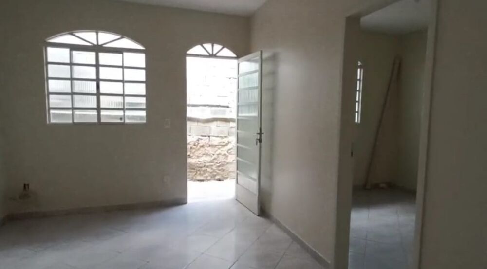 Casa à venda com 2 quartos, 66m² - Foto 2