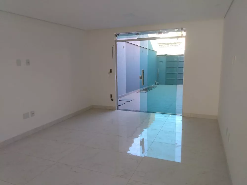 Casa à venda com 3 quartos, 110m² - Foto 2