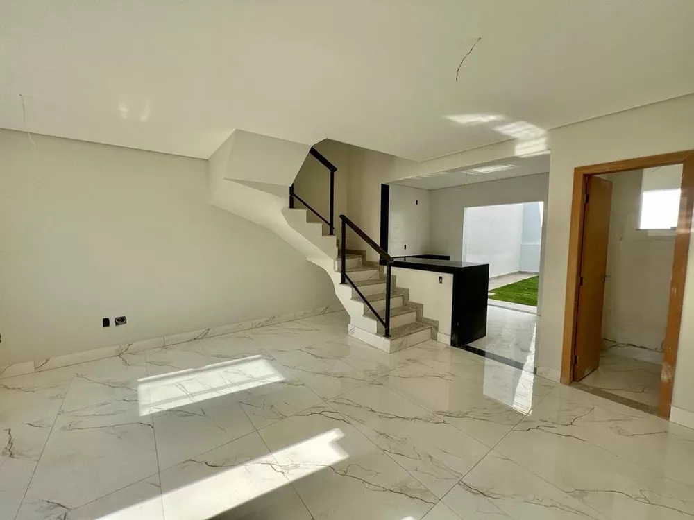 Casa à venda com 3 quartos, 52m² - Foto 1