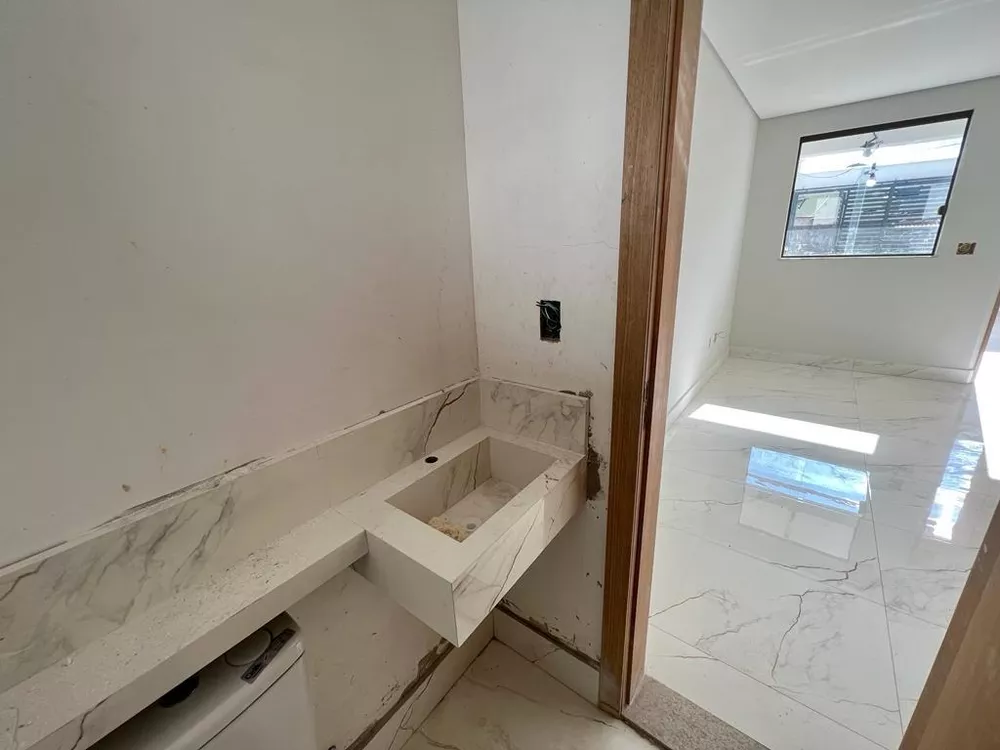 Casa à venda com 3 quartos, 52m² - Foto 4