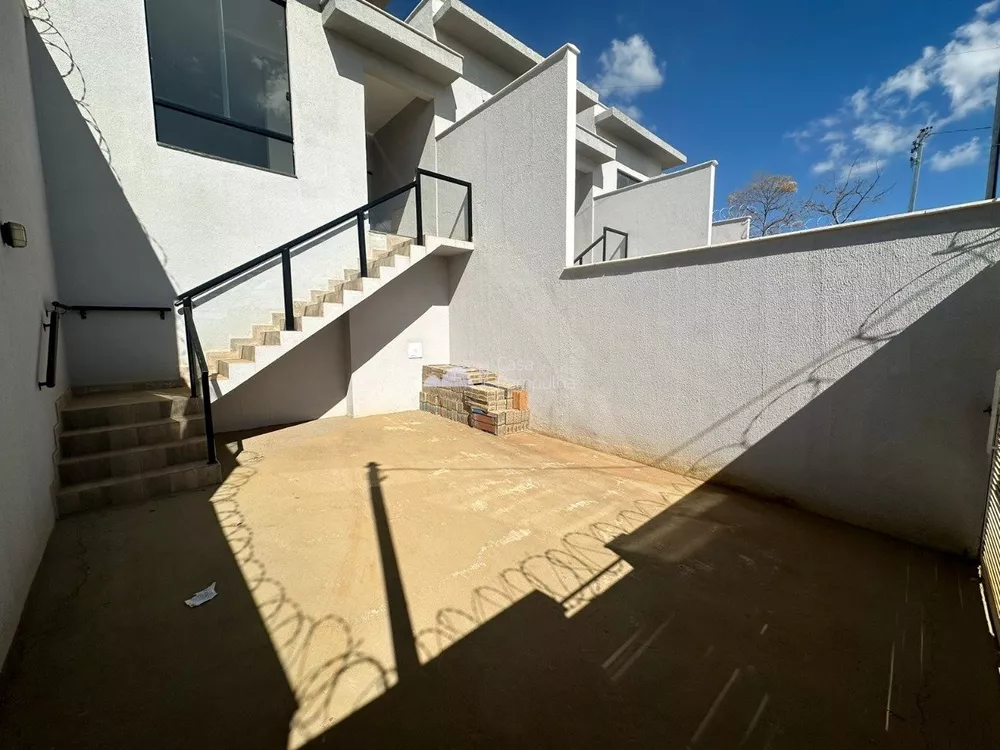 Casa à venda com 3 quartos, 120m² - Foto 1