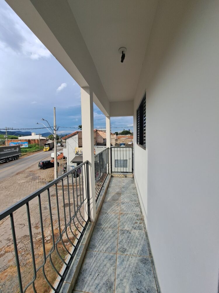Casa para alugar com 4 quartos, 106m² - Foto 4