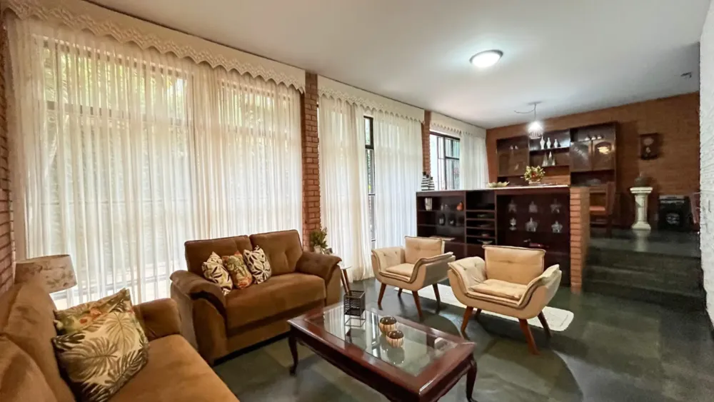 Casa, 4 quartos, 256 m² - Foto 1