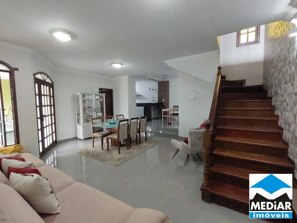 Casa, 6 quartos, 280 m² - Foto 1