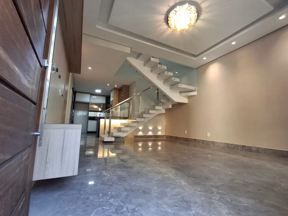 Casa, 4 quartos, 220 m² - Foto 2