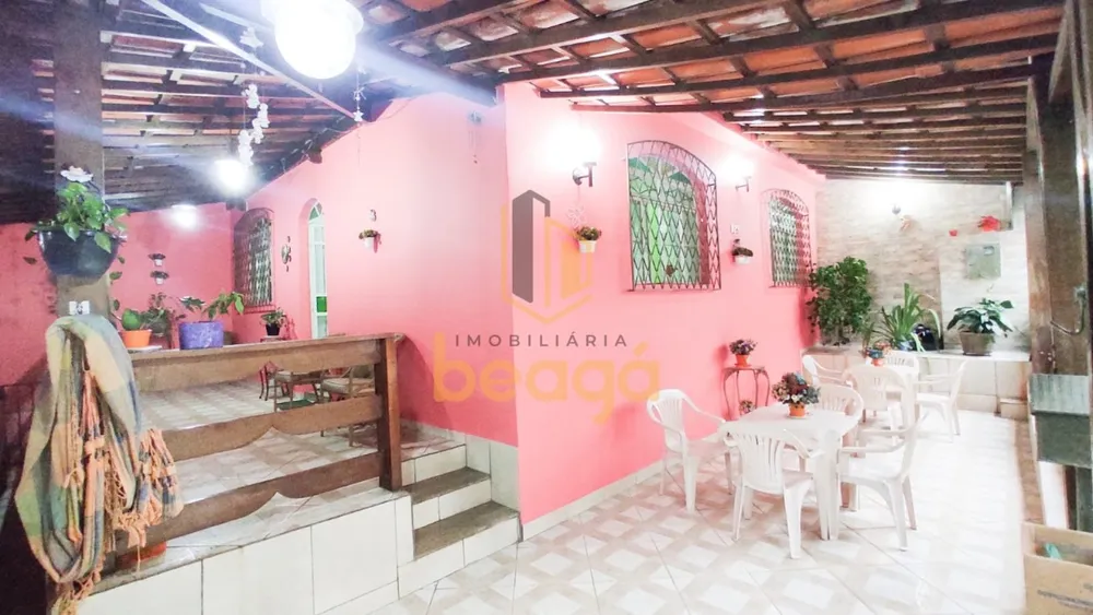Casa, 3 quartos, 237 m² - Foto 1