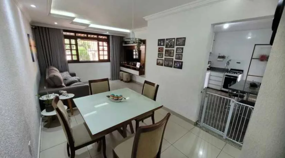 Casa à venda com 4 quartos, 120m² - Foto 2