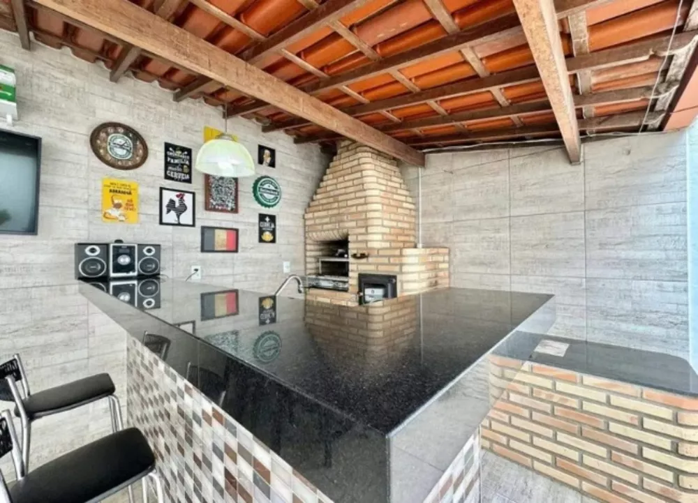 Casa à venda com 4 quartos, 120m² - Foto 1