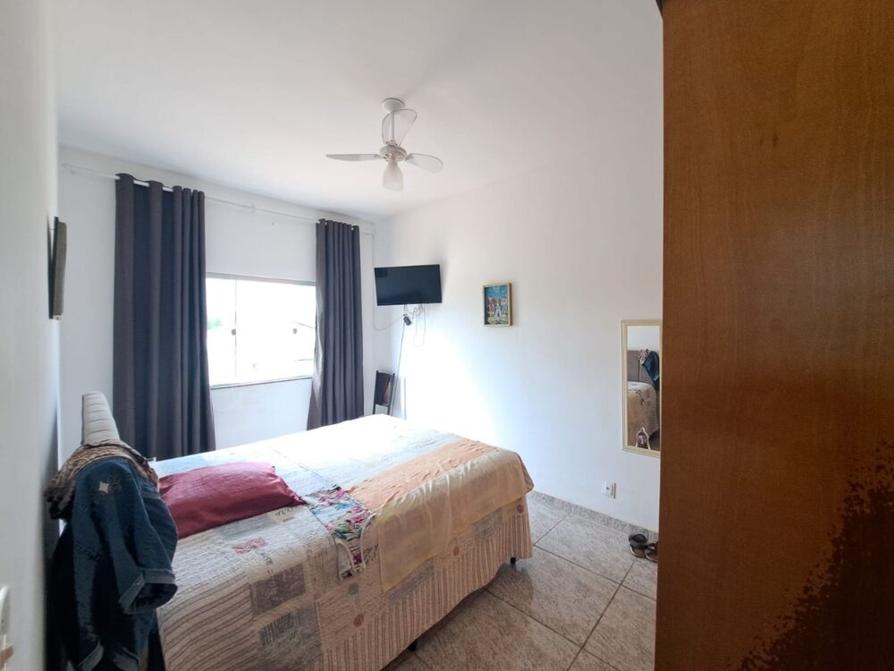 Casa à venda com 3 quartos, 300m² - Foto 2