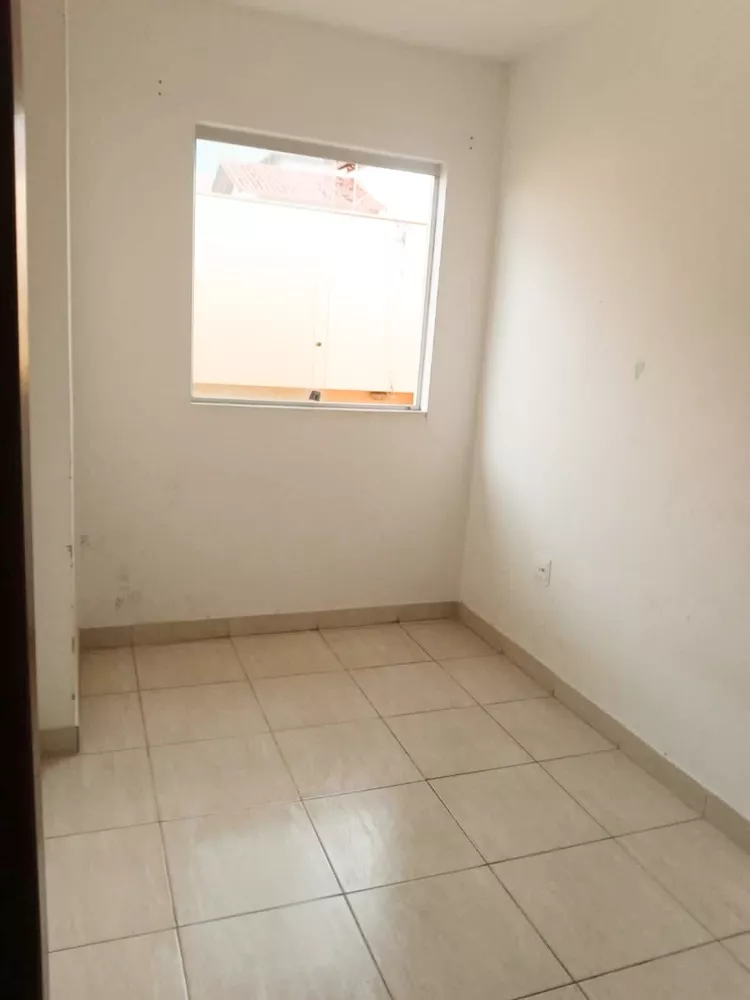 Casa à venda com 2 quartos, 60m² - Foto 4