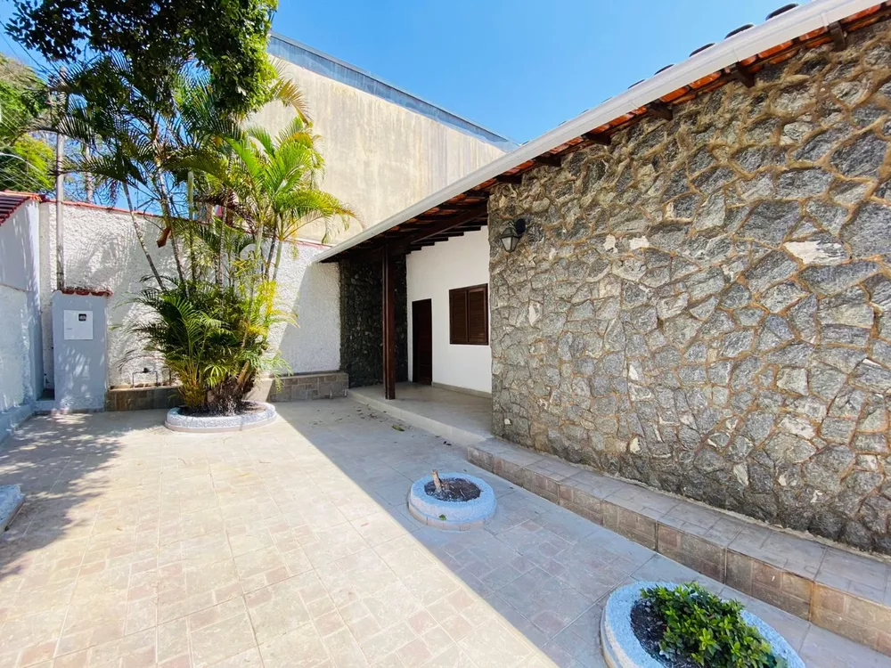 Casa à venda com 3 quartos, 360m² - Foto 4