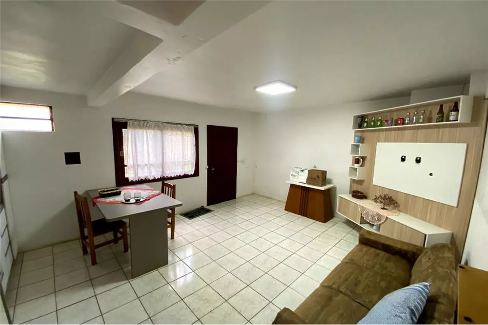 Casa à venda com 5 quartos, 240m² - Foto 3