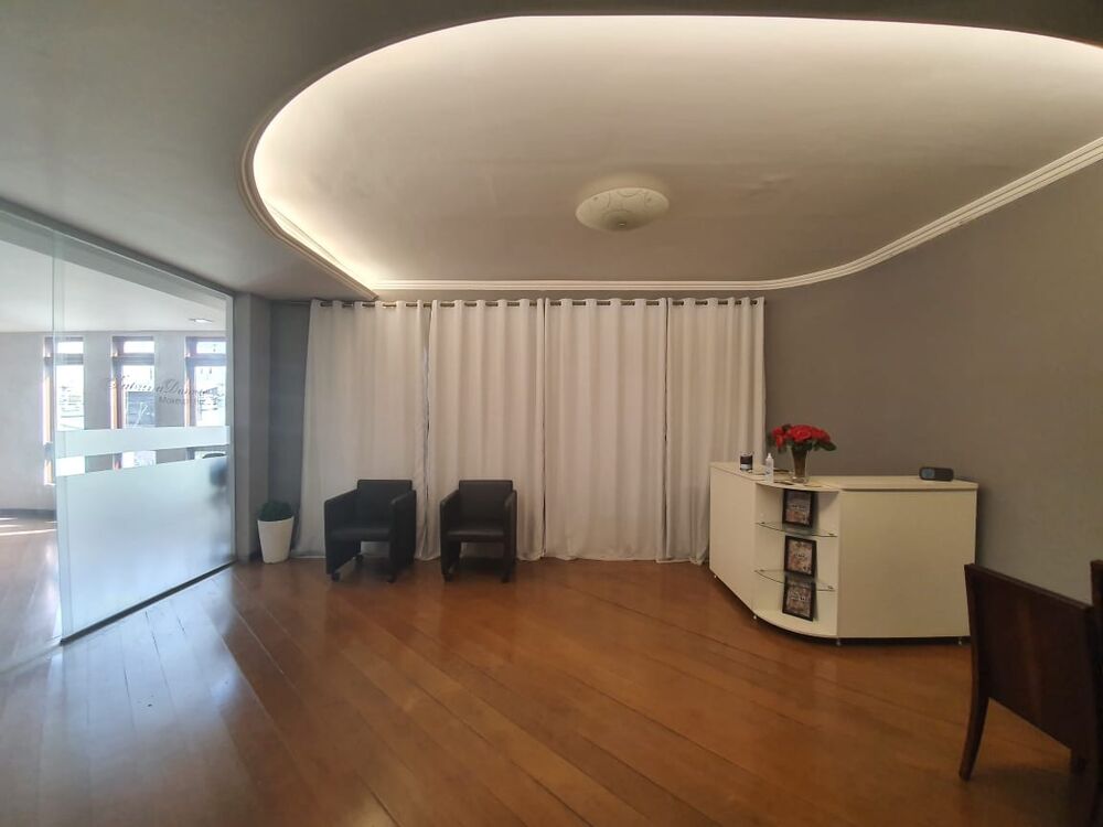 Casa à venda com 4 quartos, 294m² - Foto 1