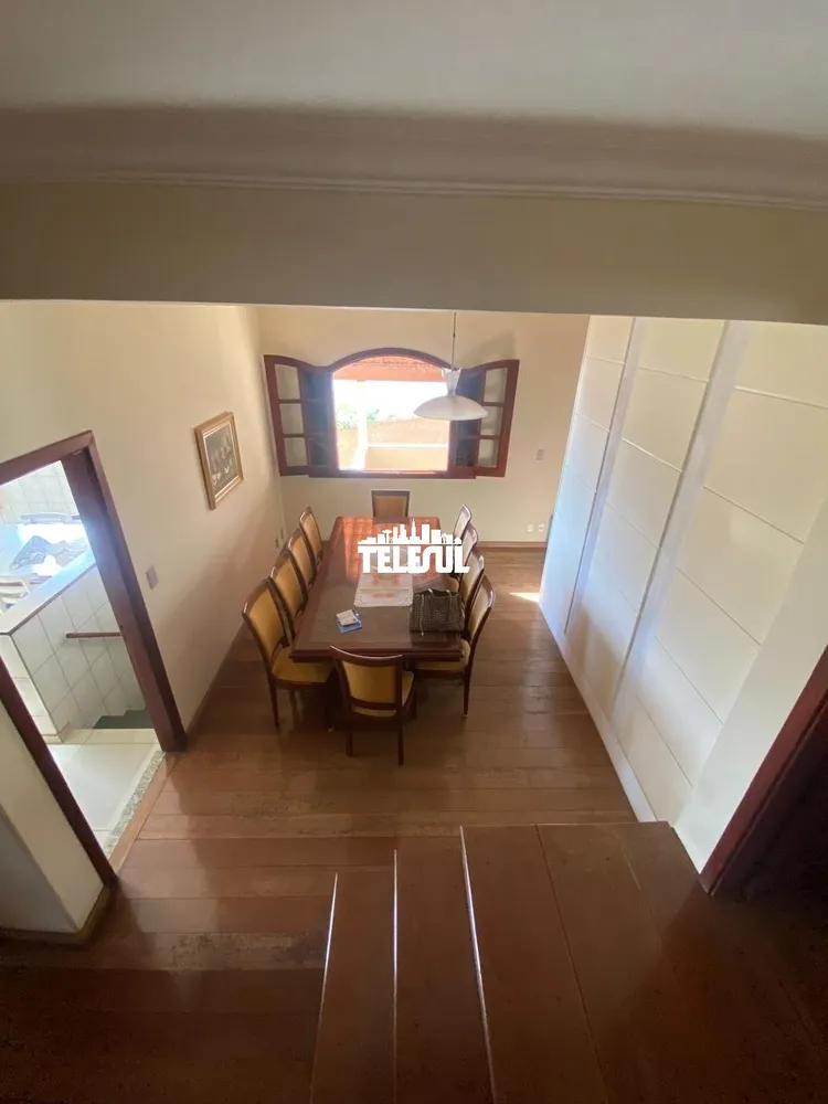 Casa, 3 quartos, 288 m² - Foto 1