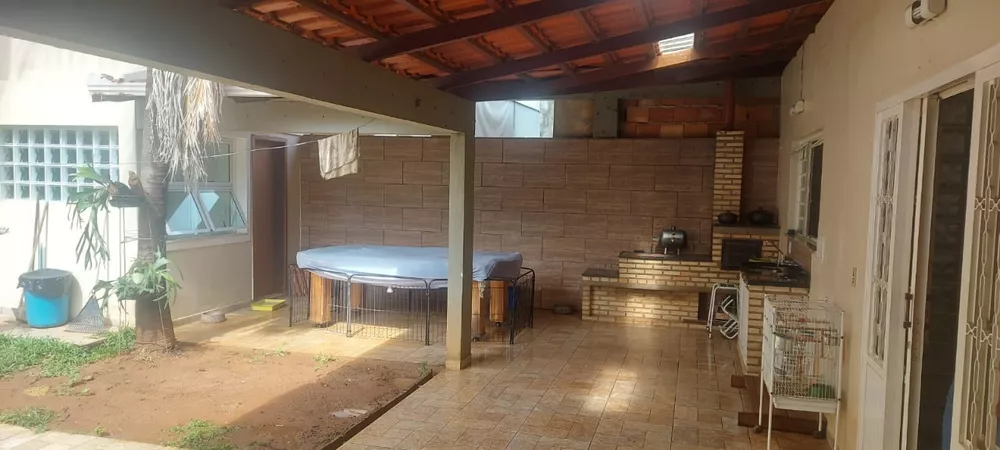 Casa à venda com 3 quartos, 550m² - Foto 1